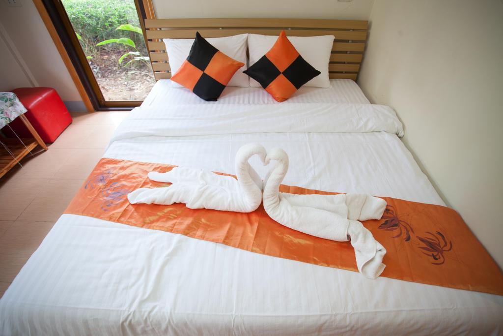 Dusit Talai Resort Nong Nam Daeng Extérieur photo
