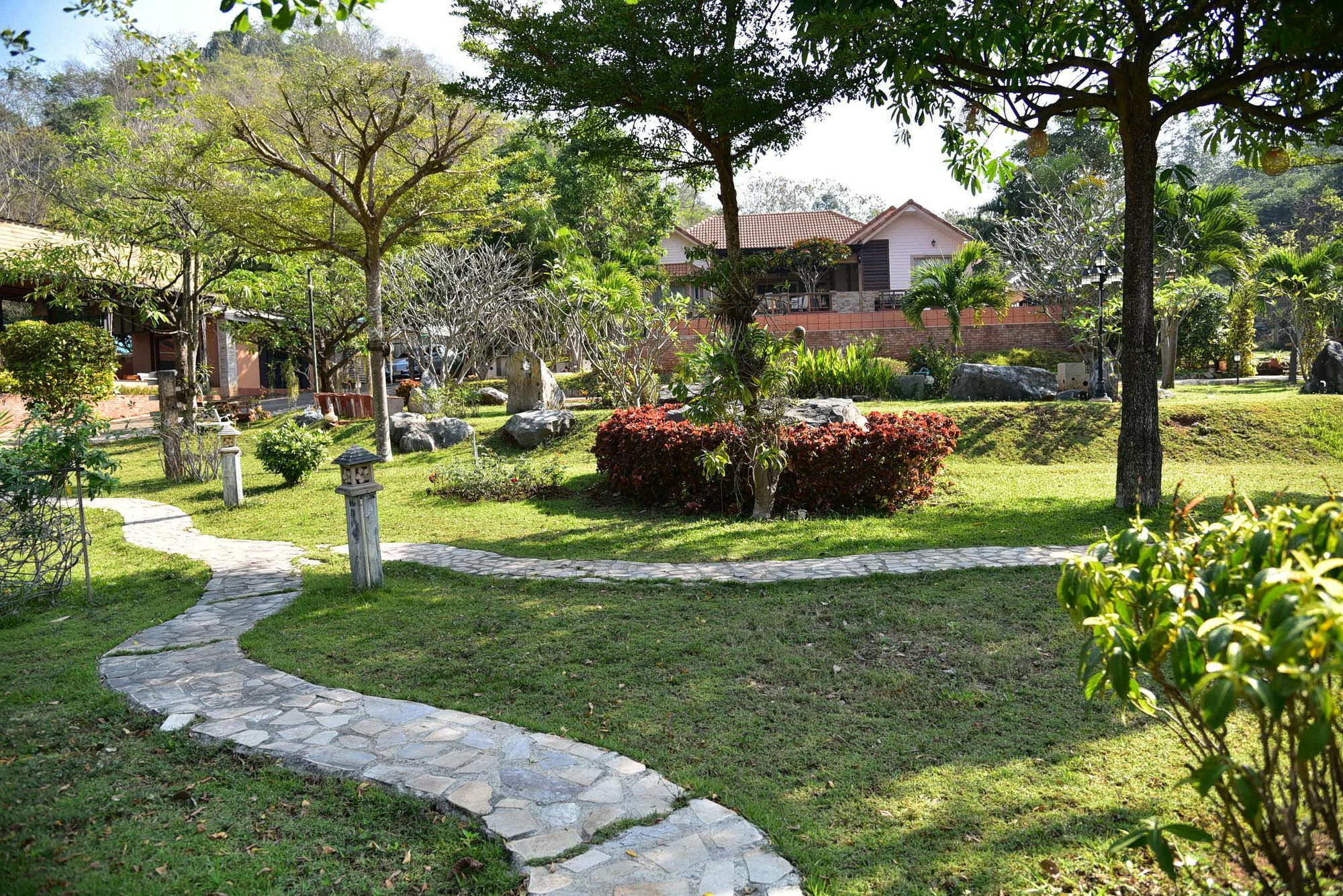 Dusit Talai Resort Nong Nam Daeng Extérieur photo