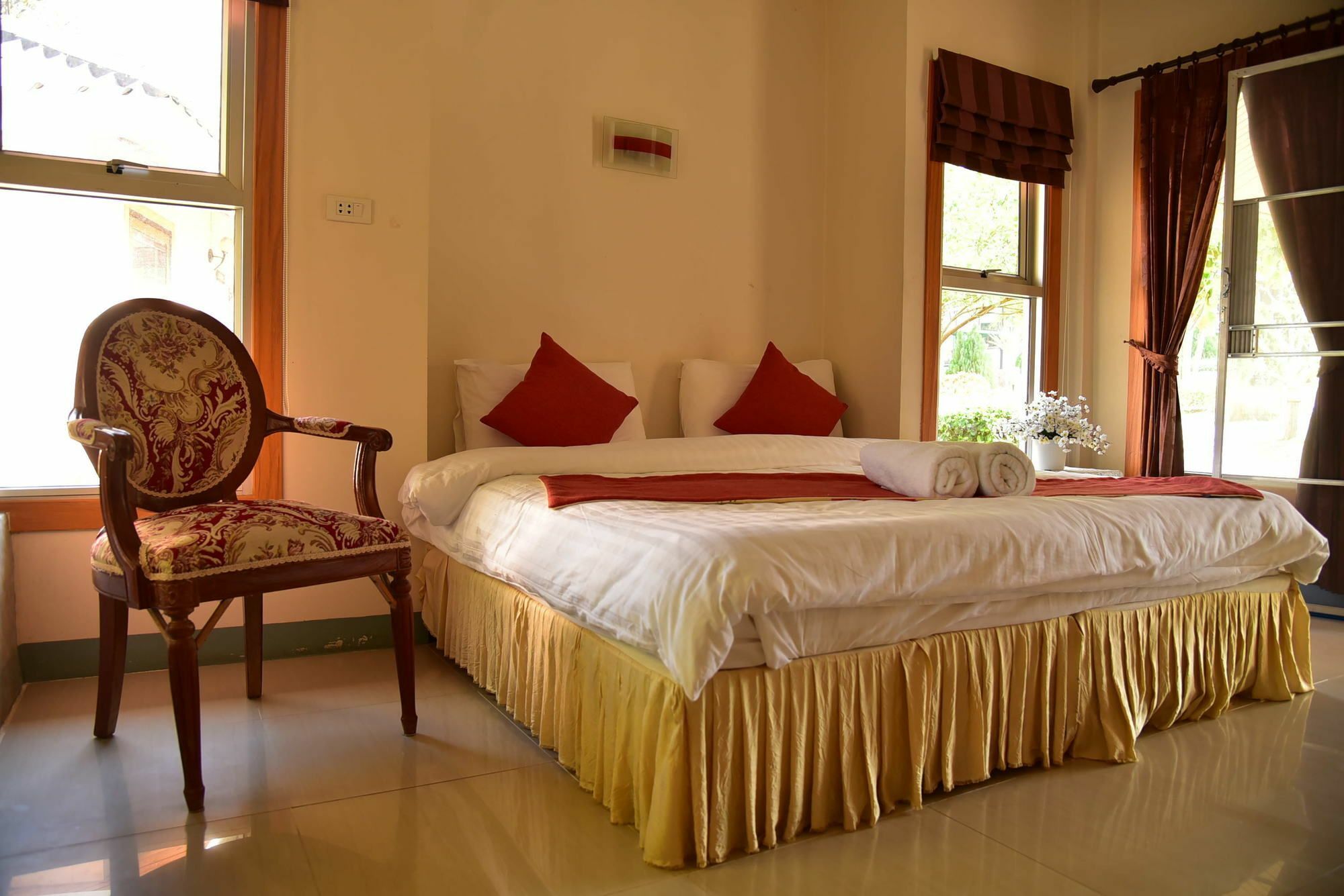Dusit Talai Resort Nong Nam Daeng Extérieur photo